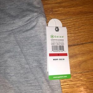 Gaiam High Rise Capri Leggings (Small)